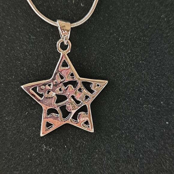 Ladies Star Necklace - Picture 4 of 7